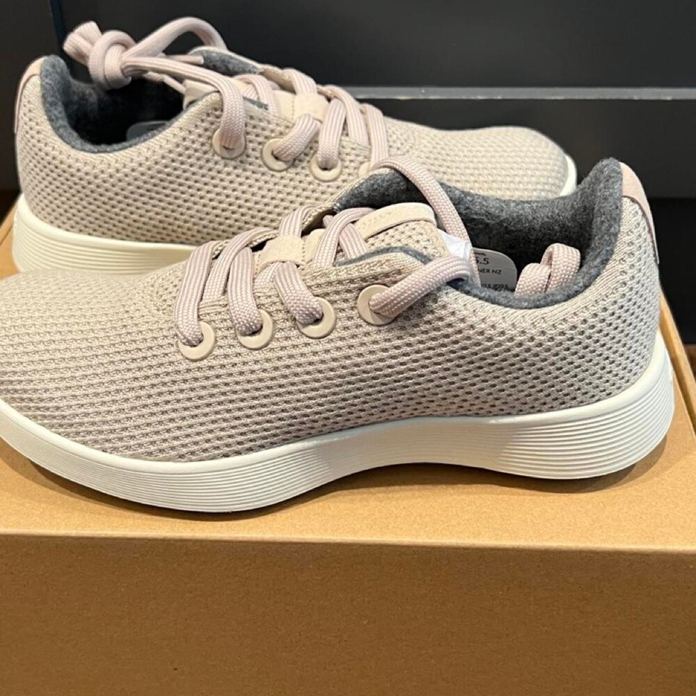 Allbirds Tree Runner in light gray & pink #tree #runner